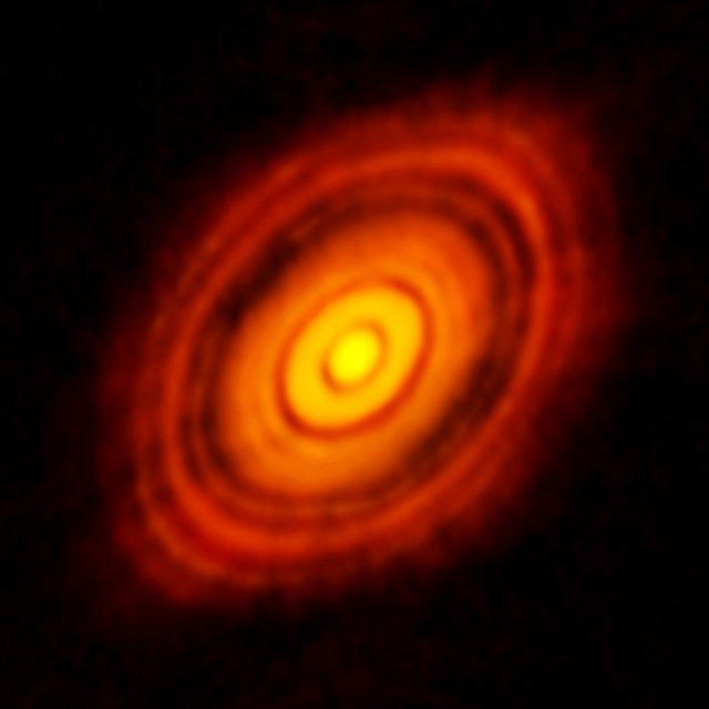 Image of the HL Tauri system taken by the ALMA telescope (Image ALMA (ESO/NAOJ/NRAO))