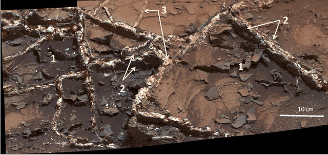 Details of Garden City's mineral veins (Image NASA/JPL-Caltech/MSSS)