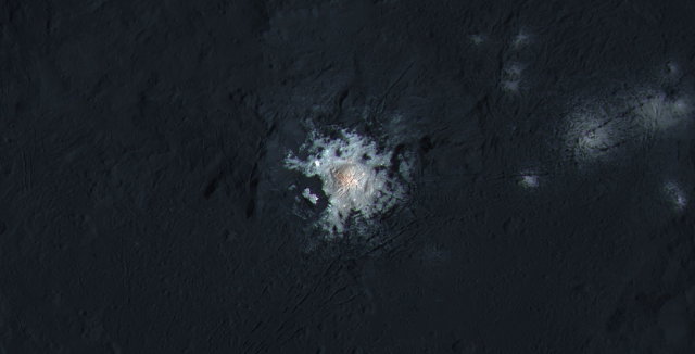 The big white spot in Occator Crater (Image NASA/JPL-Caltech/UCLA/MPS/DLR/IDA/PSI/LPI)