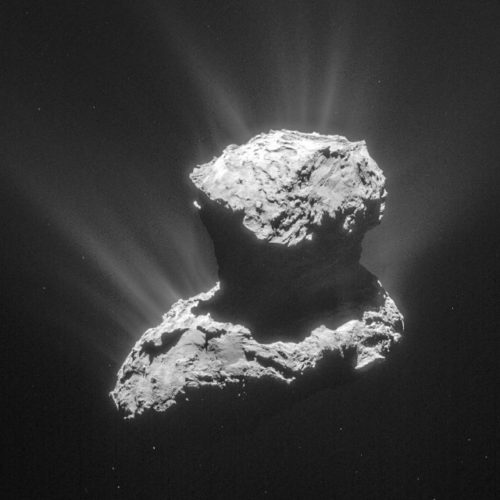 The comet 67P/Churyumov-Gerasimenko photographed on March 25, 2015, one of the moments of the organic molecules detections (Photo ESA/Rosetta/NavCam – CC BY-SA IGO 3.0)