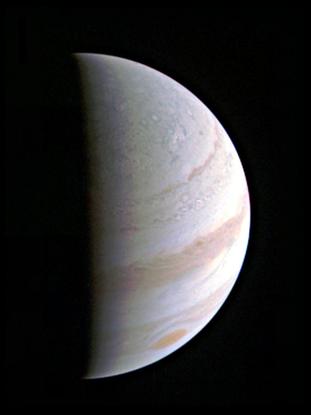 Jupiter seen by the Juno space probe from a distance of 703,000 kilometers on August 27, 2016 (Photo NASA/JPL-Caltech/SwRI/MSSS)