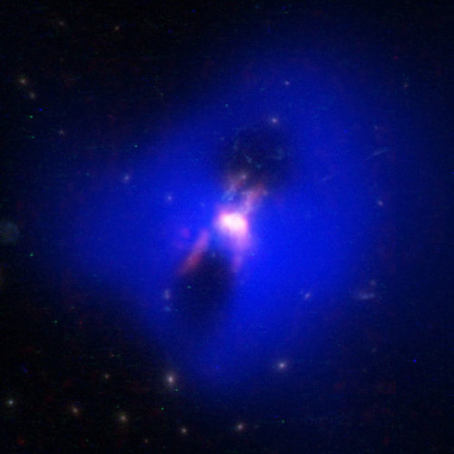 Active galaxy in the heart of the Phoenix Cluster with its jets (Image ALMA (ESO/NAOJ/NRAO) H.Russell, et al.; NASA/ESA Hubble; NASA/CXC/MIT/M.McDonald et al.; B. Saxton (NRAO/AUI/NSF))