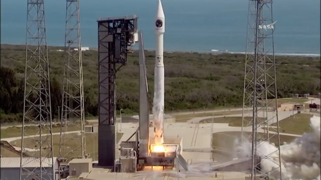 The Cygnus cargo spacecraft blasting off atop an Atlas V rocket in its Orb-7 mission (Image NASA TV)