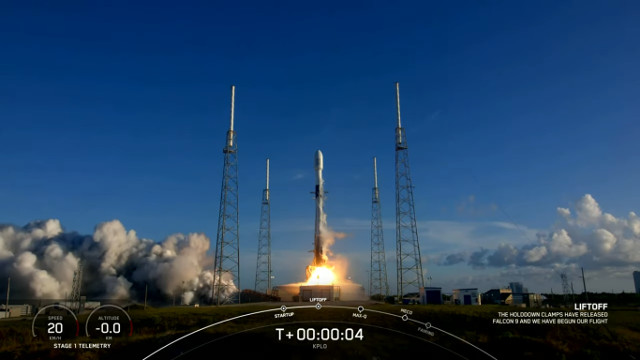 The Danuri space probe blasting off atop a Falcon 9 rocket (Image courtesy SpaceX)