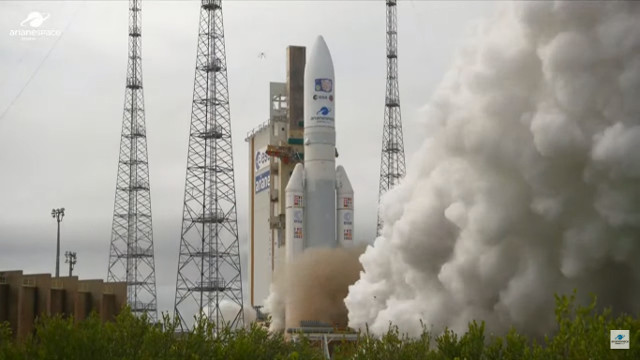 The JUICE space probe blasting off atop an Ariane 5 ECA rocket (Image courtesy Arianespace)