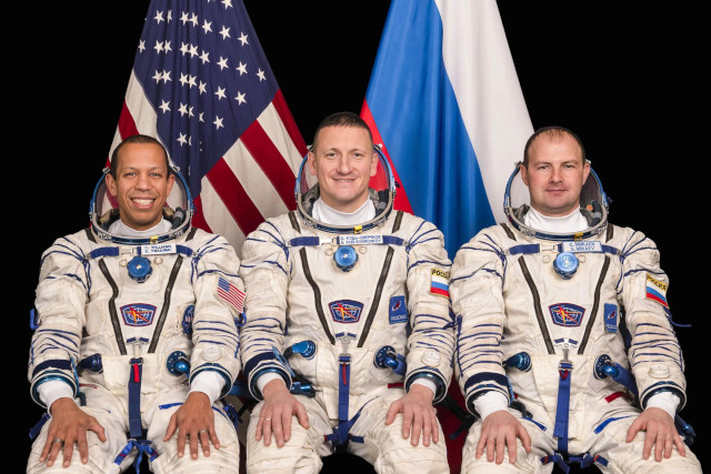 The crew of the Soyuz MS-28 spacecraft: Chris Williams, Sergey Kud-Sverchkov, and Sergey Mikaev (Photo courtesy of GCTC)