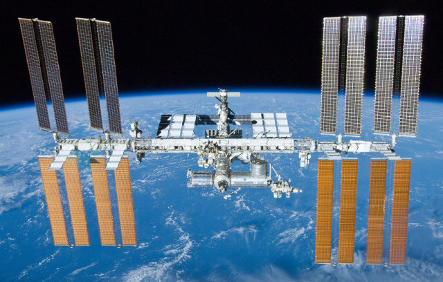 The International Space Station photographed by a space shuttle Atlantis crew member on May 23, 2010 (Photo NASA)