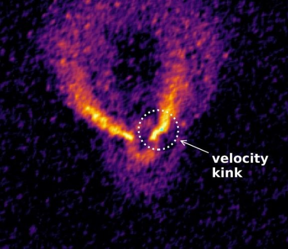 Planet's position pinpointed by the gas flow deviation (Image ESO/ALMA)