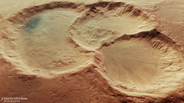 Perspective view of the crater triplet in Noachis Terra (Image ESA/DLR/FU Berlin, CC BY-SA 3.0 IGO)