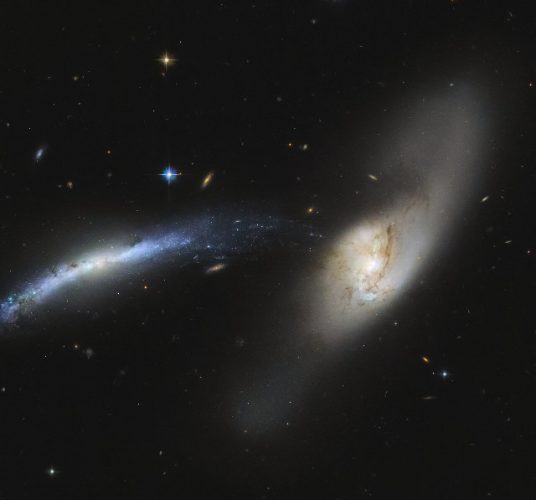 Arp 283 (NGC 2799 and NGC 2798) (Immagine ESA/Hubble & NASA, SDSS, J. Dalcanton Acknowledgement: Judy Schmidt (Geckzilla))