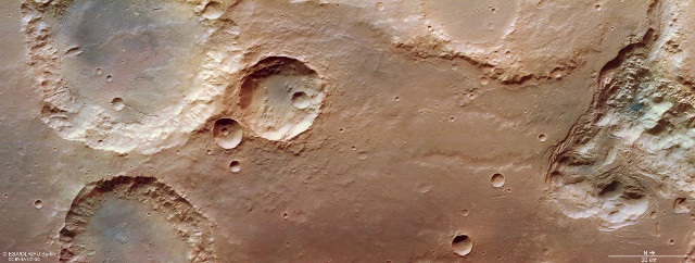 Chaotic terrain in Mars Pyrrhae Regio seen by Mars Express