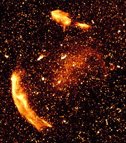 The radio tracks of a powerful merger in progress between two or more massive groups of gas and galaxies in the cluster MCXC J0352.4-7401