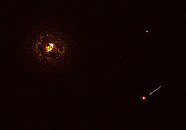 b Centauri's system seen by SPHERE