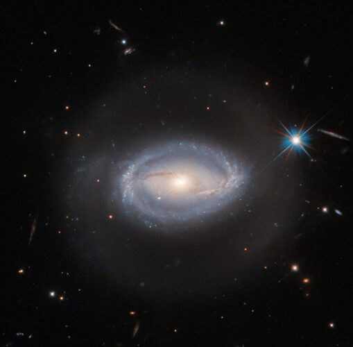 Galaxy Z 229-15 (Image ESA/Hubble & NASA, A. Barth, R. Mushotzky)