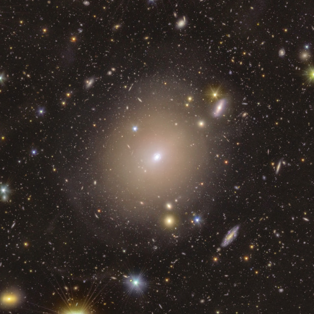 The sky area surrounding the Einstein ring around galaxy NGC 6505 (Image ESA/Euclid/Euclid Consortium/NASA, image processing by J.-C. Cuillandre, G. Anselmi, T. Li / CC BY-SA 3.0 IGO)