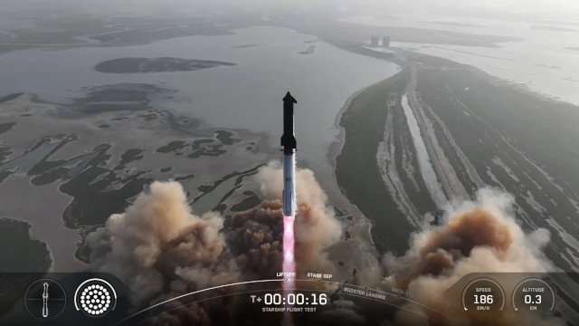 Super Heavy Booster 14 and Starship 35 blasting off (Image courtesy SpaceX)